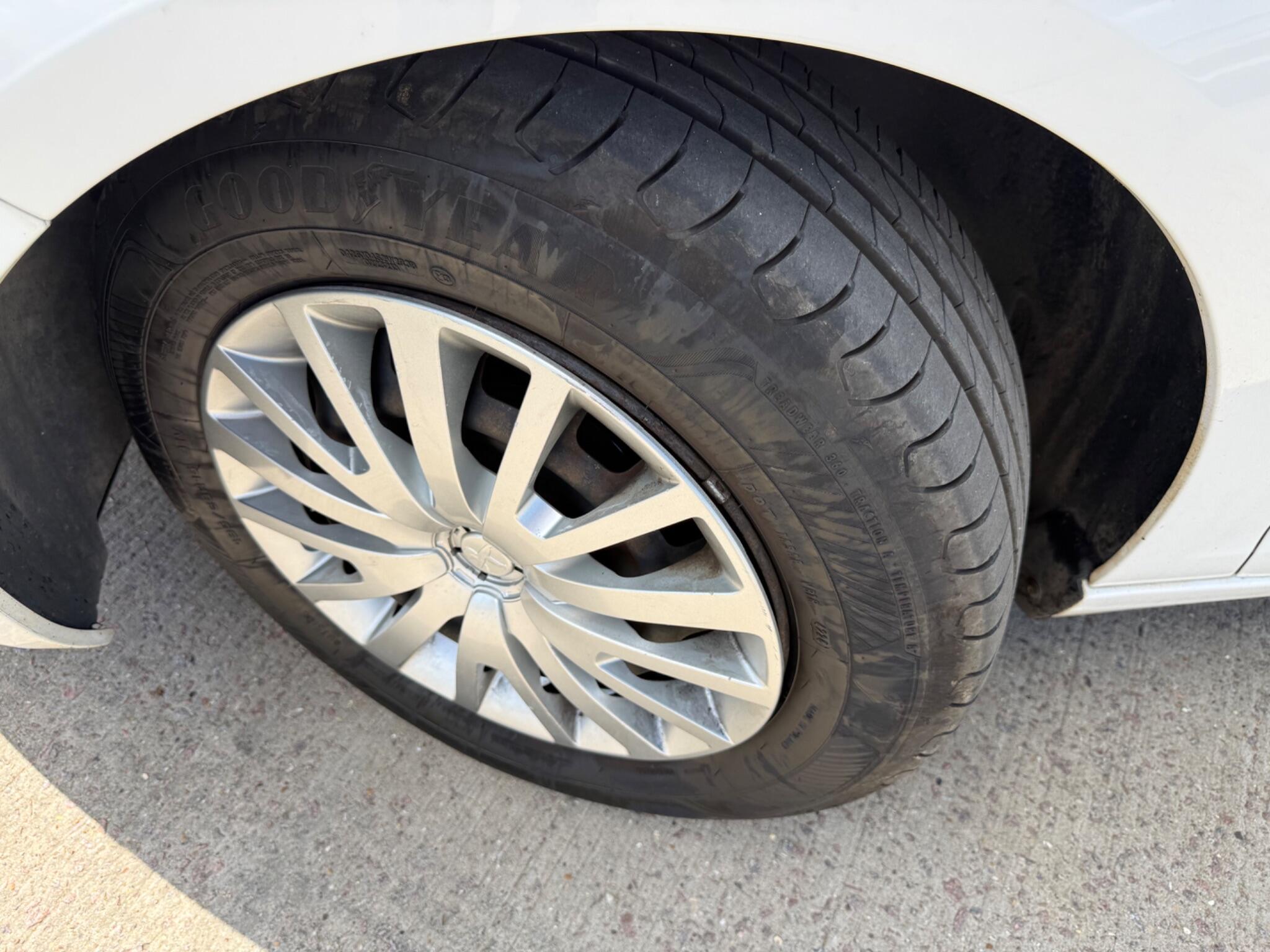 Peugeot 308 1.2 PureTech Access Euro 6 (s/s) 5dr — photo 92 of 100